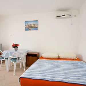 apartment-mato-krk-island.primorje-gorskikotar.com/